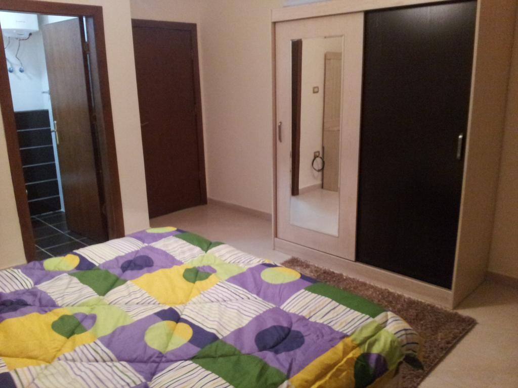 Cozy Dair Ghbar Apartment Аман Екстериор снимка