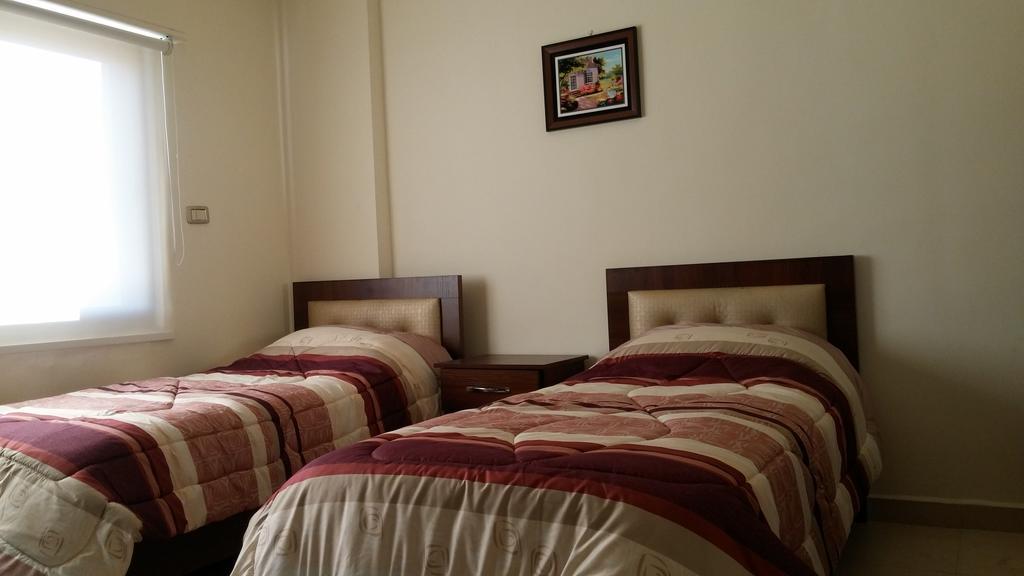 Cozy Dair Ghbar Apartment Аман Екстериор снимка