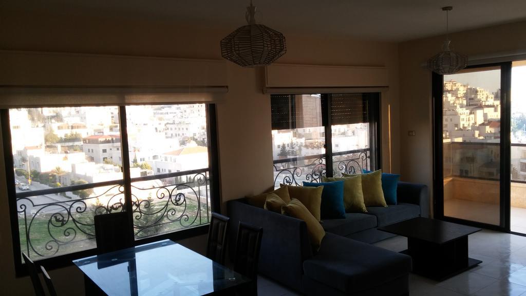 Cozy Dair Ghbar Apartment Аман Екстериор снимка