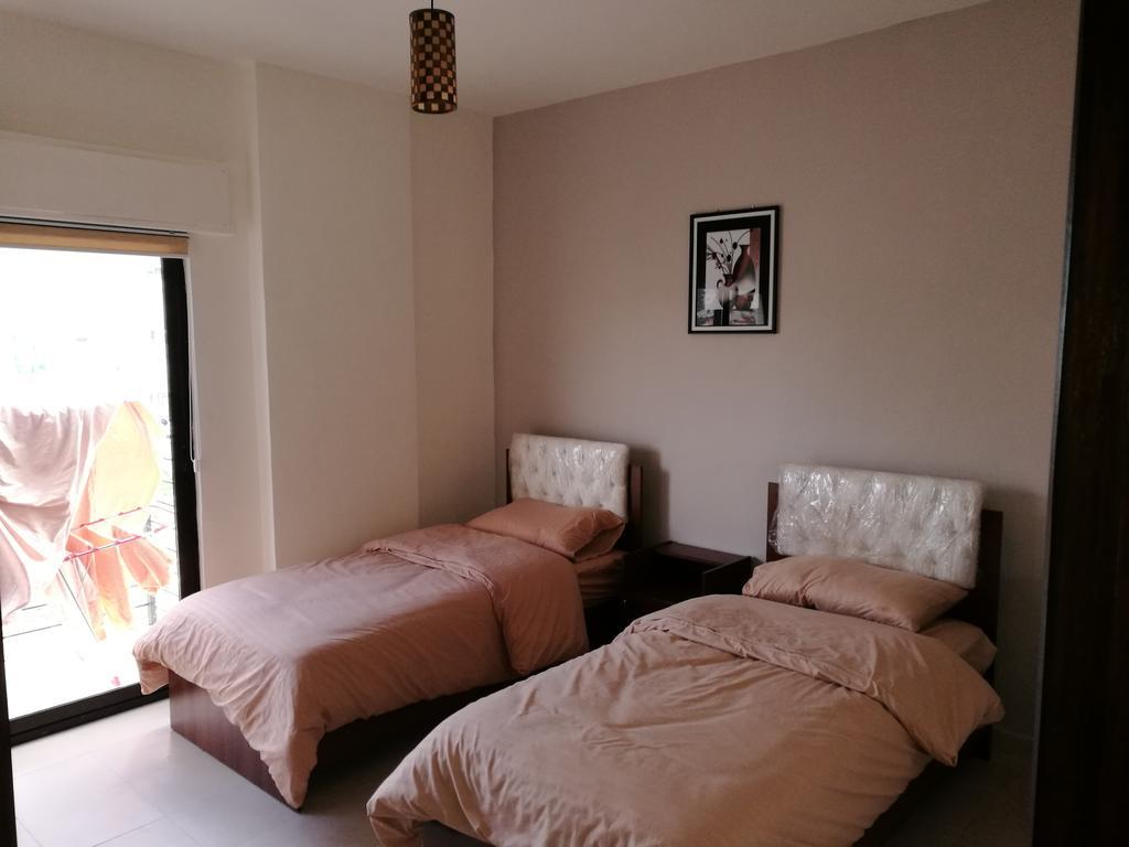 Cozy Dair Ghbar Apartment Аман Екстериор снимка