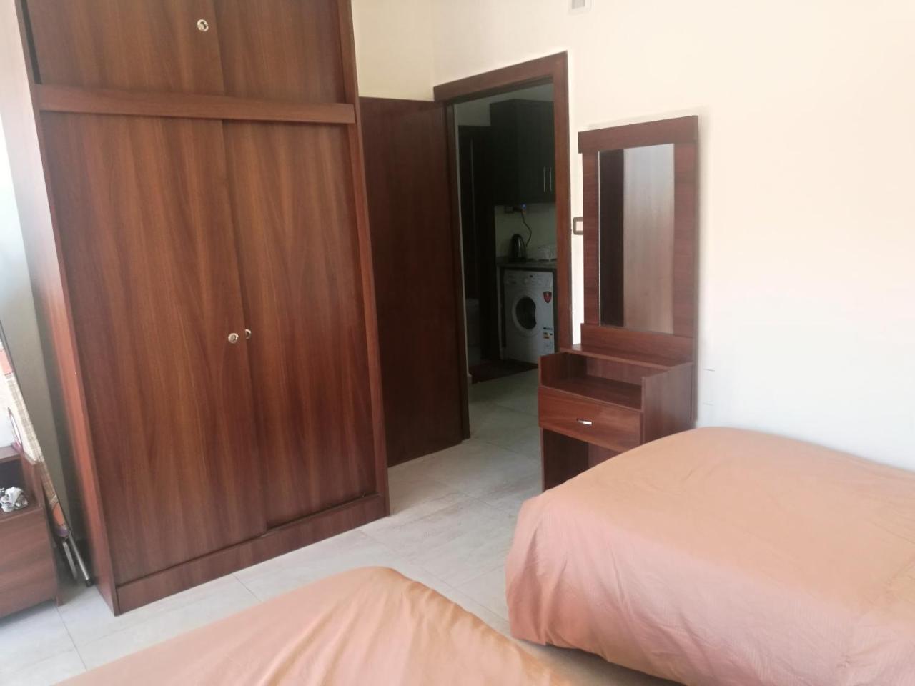 Cozy Dair Ghbar Apartment Аман Екстериор снимка