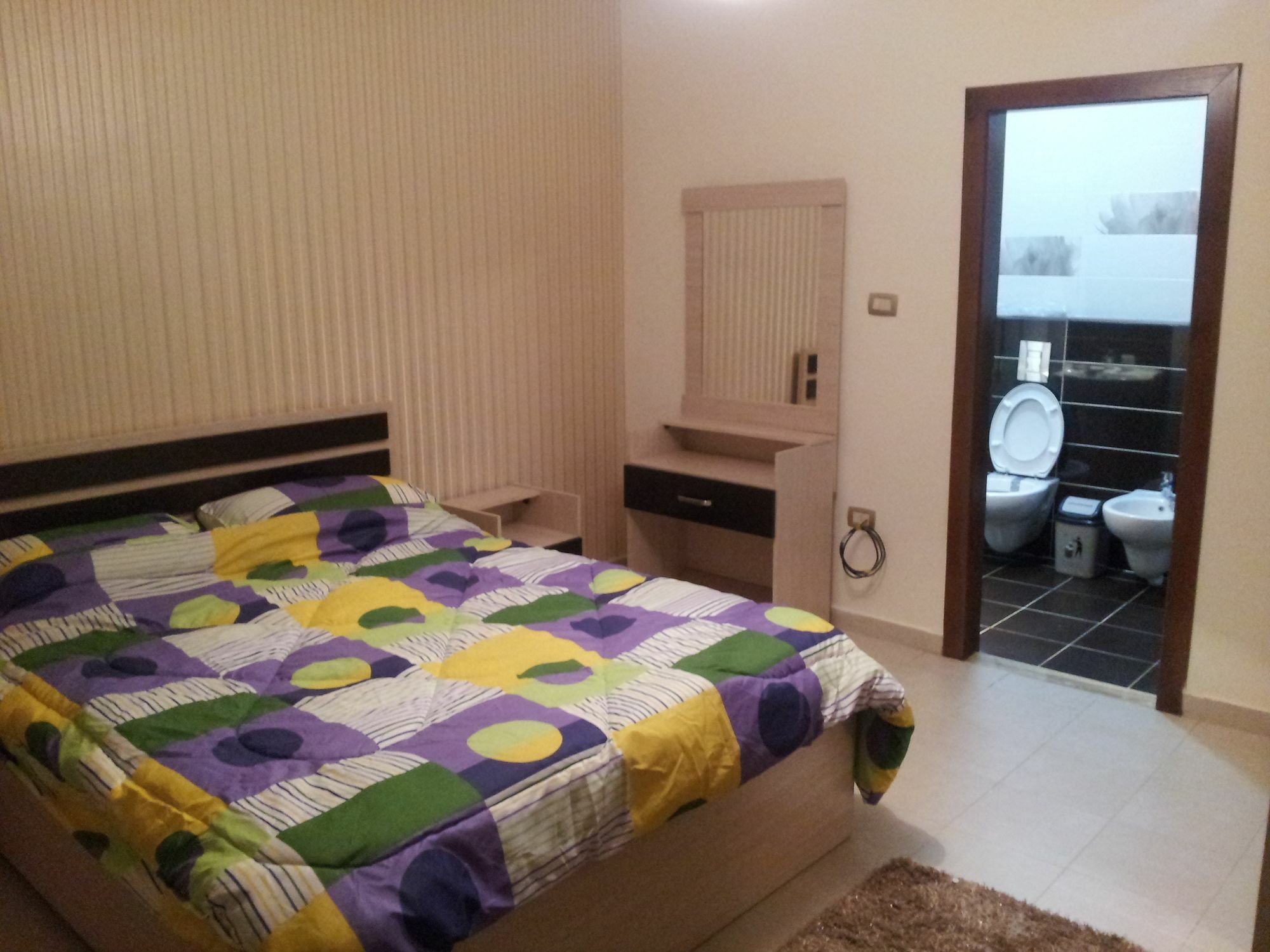 Cozy Dair Ghbar Apartment Аман Екстериор снимка